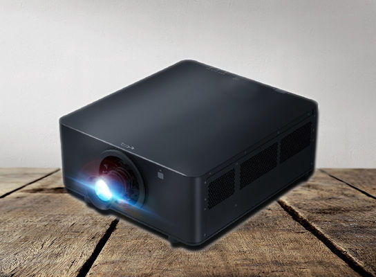 İyi bir fiyat. RGB Lazer Led DLP Büyük Alan Lazer Projeksiyonları 4K Geliştirme 2716x1528 ODM çevrimiçi